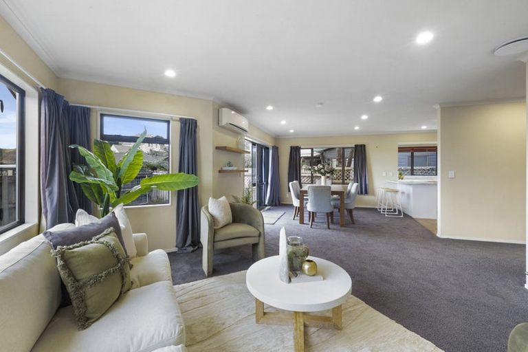 Photo of property in 15a Marchant Place, Westown, New Plymouth, 4310