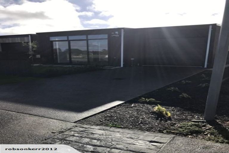 Photo of property in 15 Lieutenant Lane, Papakura, 2110