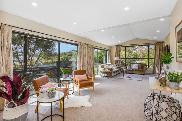 Photo of property in 28 Navigation Drive, Whitby, Porirua, 5024