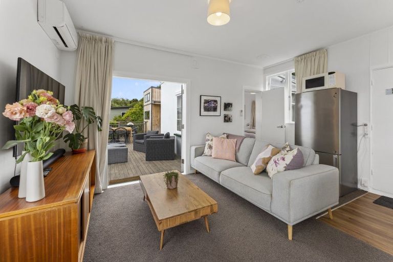 Photo of property in 25 Singers Road, Korokoro, Lower Hutt, 5012