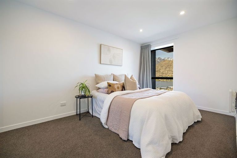 Photo of property in 11 Highlands Close, Queenstown, 9300
