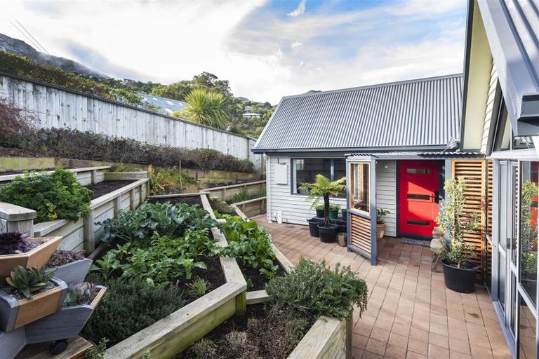 Photo of property in 26 Cornwall Road, Lyttelton, 8082