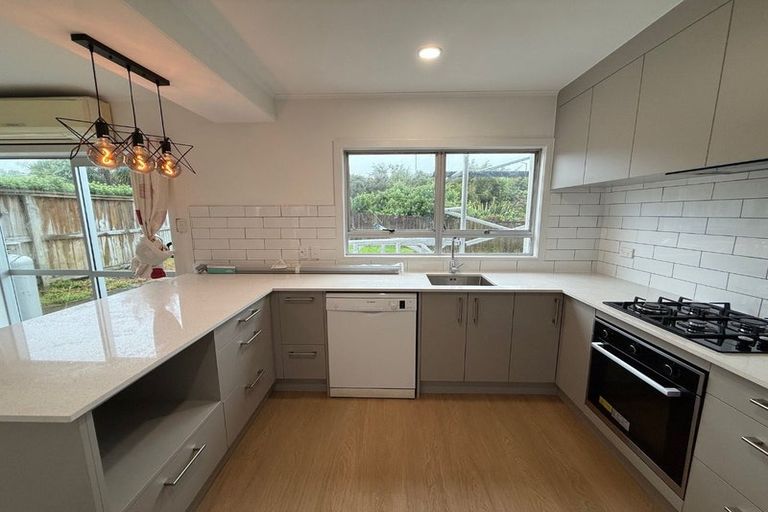 Photo of property in 34 Titoki Street, Te Atatu Peninsula, Auckland, 0610
