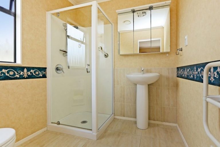 Photo of property in 8 Addington Place, Taradale, Napier, 4112