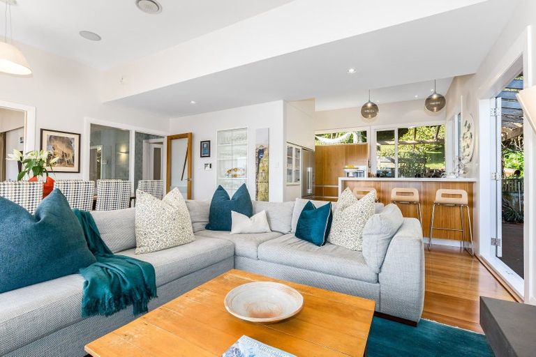 Photo of property in 334 Oriental Parade, Oriental Bay, Wellington, 6011