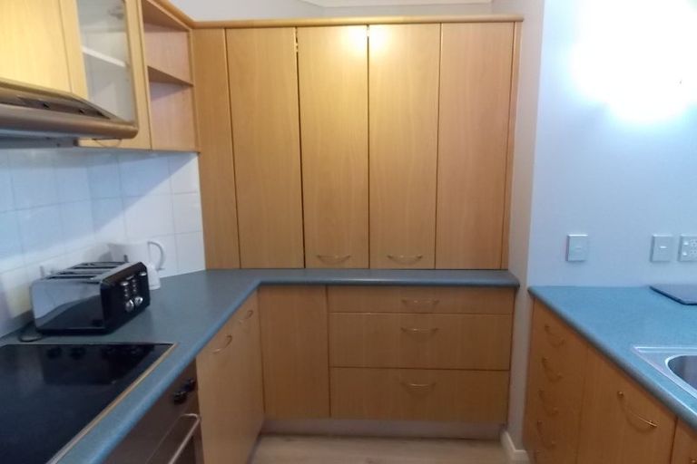 Photo of property in Endeavour Apartments, 23/125u Thorndon Quay, Pipitea, Wellington, 6011