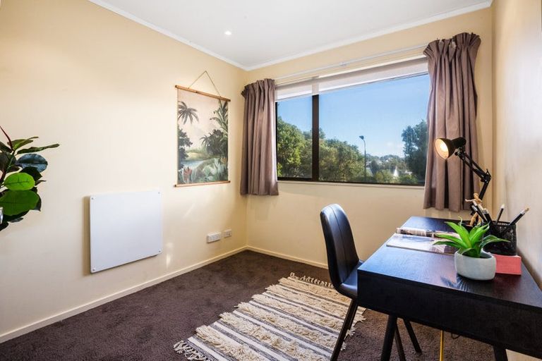 Photo of property in 14 Mercury Way, Whitby, Porirua, 5024