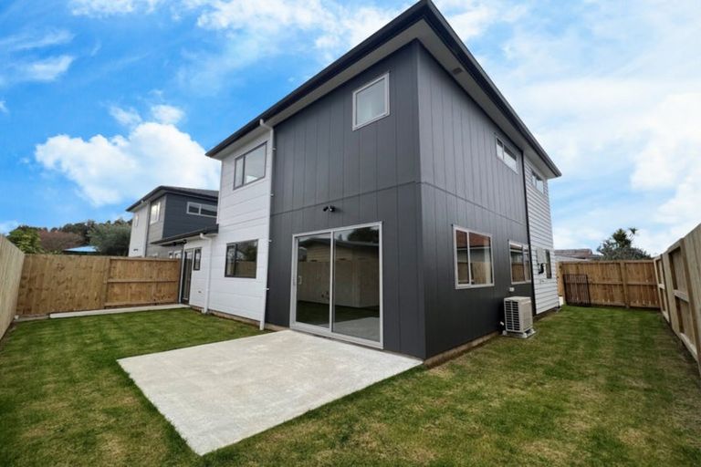 Photo of property in 94 Papatupu Way, Kumeu, 0810
