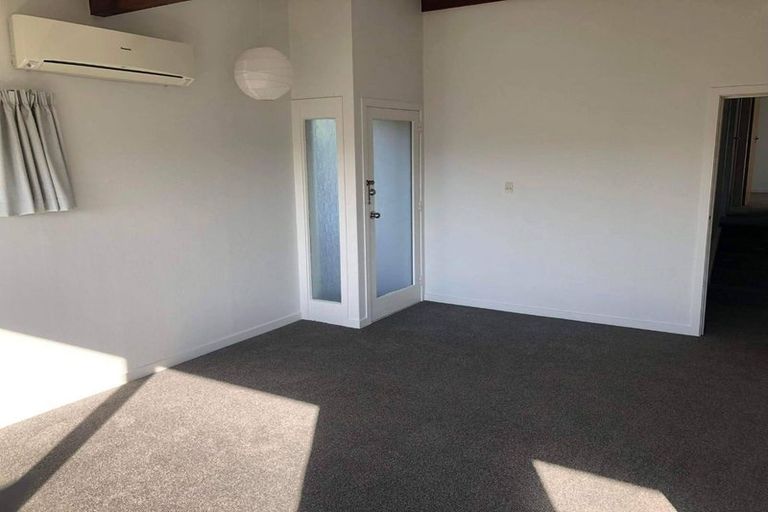 Photo of property in 55 Huntingdon Street, Northland, Wellington, 6012