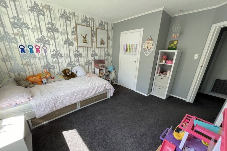 Photo of property in 6 Alder Place, Newlands, Wellington, 6037