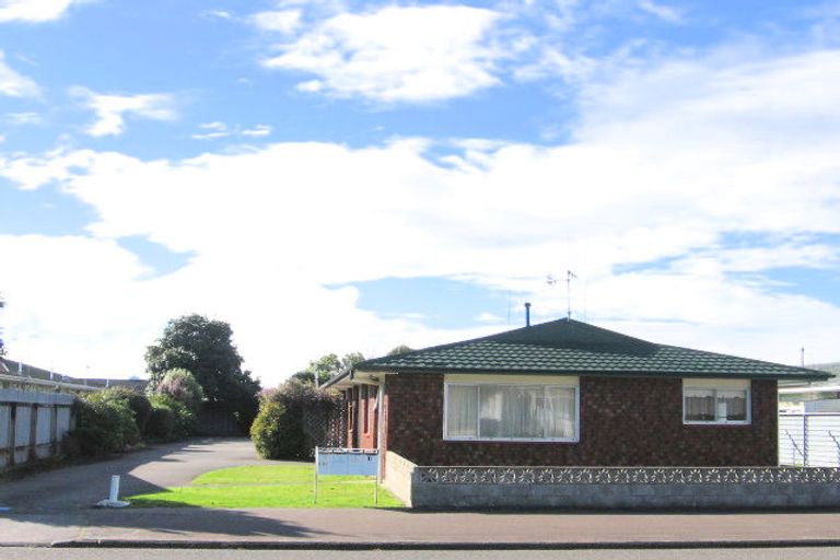 Photo of property in 2/293 Ruahine Street, Terrace End, Palmerston North, 4410
