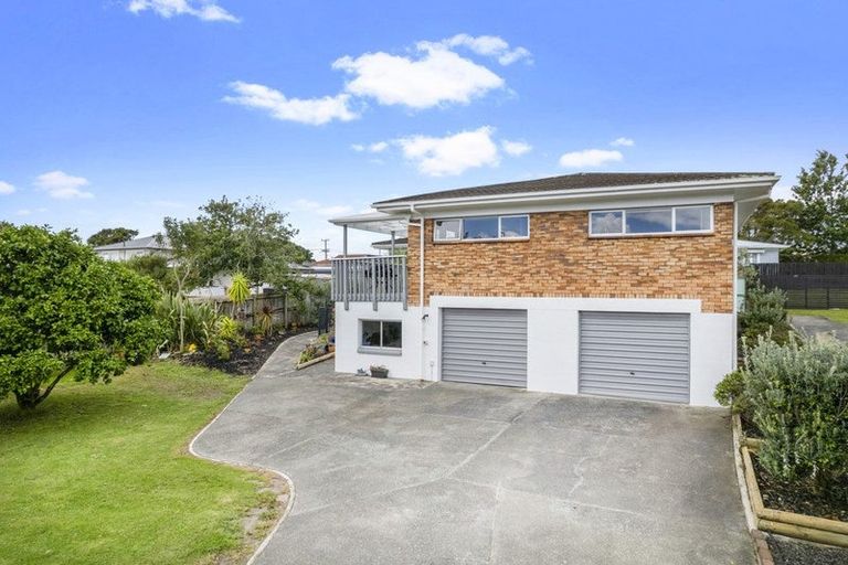 Photo of property in 6 Taioma Crescent, Te Atatu Peninsula, Auckland, 0610