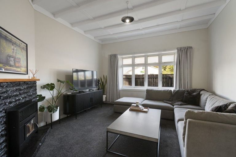 Photo of property in 33 Featherston Street, Takaro, Palmerston North, 4412