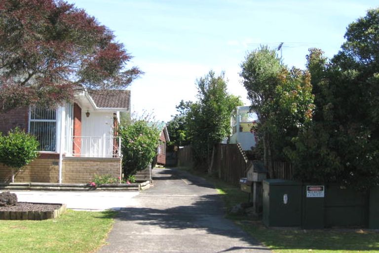 Photo of property in 1/56 Cockayne Crescent, Sunnynook, Auckland, 0620