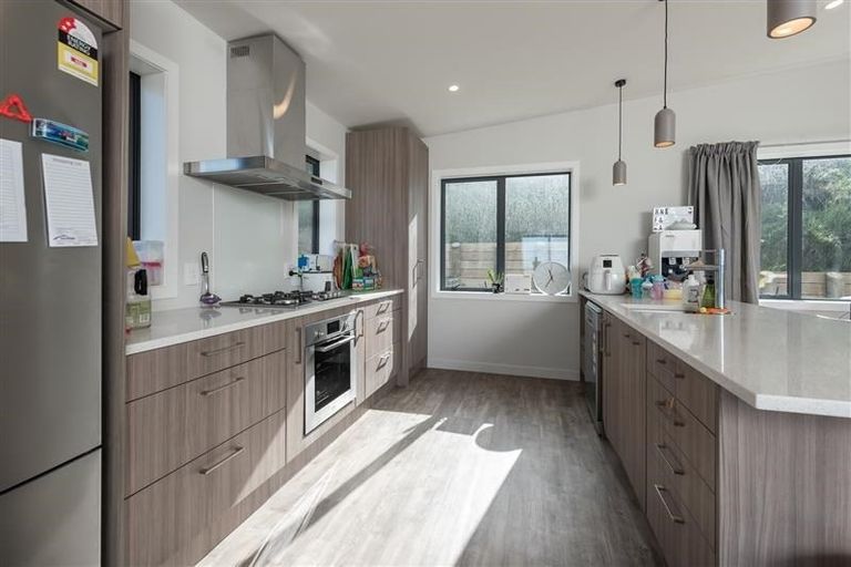 Photo of property in 7a Grumman Lane, Newlands, Wellington, 6037