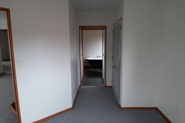 Photo of property in 28 Pohutukawa Avenue, Red Beach, 0932