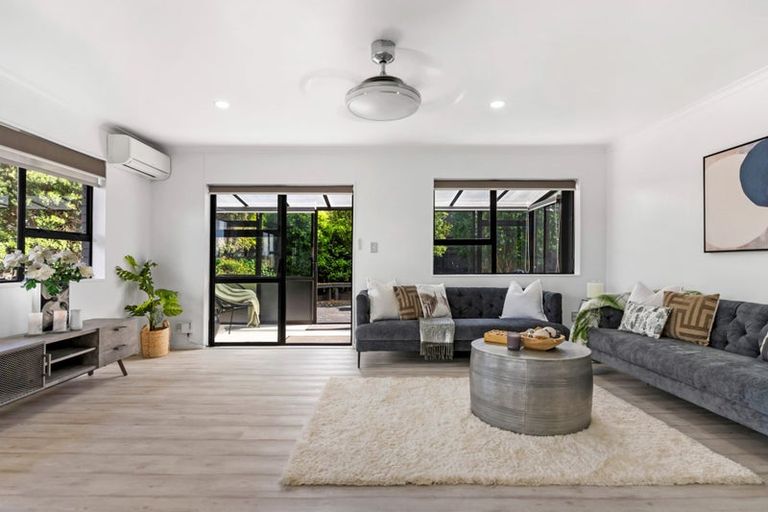 Photo of property in 1/131 Botany Road, Botany Downs, Auckland, 2010