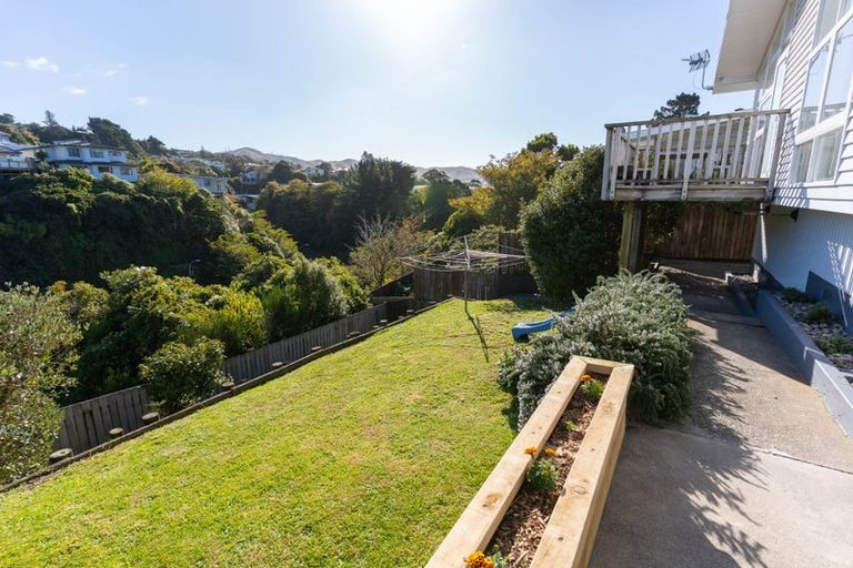 Photo of property in 15 Silverbirch Grove, Churton Park, Wellington, 6037