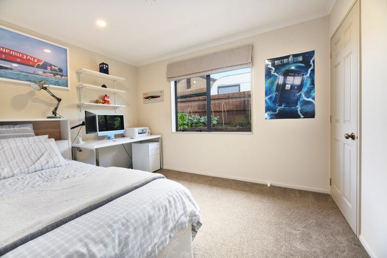 Photo of property in 15 Graven Court, Henderson, Auckland, 0612