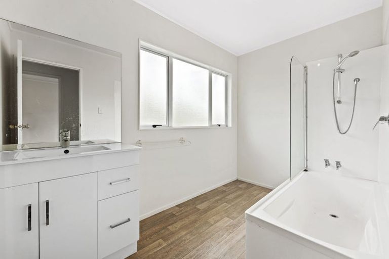 Photo of property in 30 Forest Hill Road, Henderson, Auckland, 0612