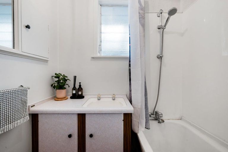 Photo of property in 33 Urlich Avenue, Melville, Hamilton, 3206