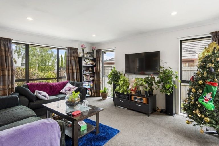 Photo of property in 15 Hideaway Gate, Parklands, Christchurch, 8083