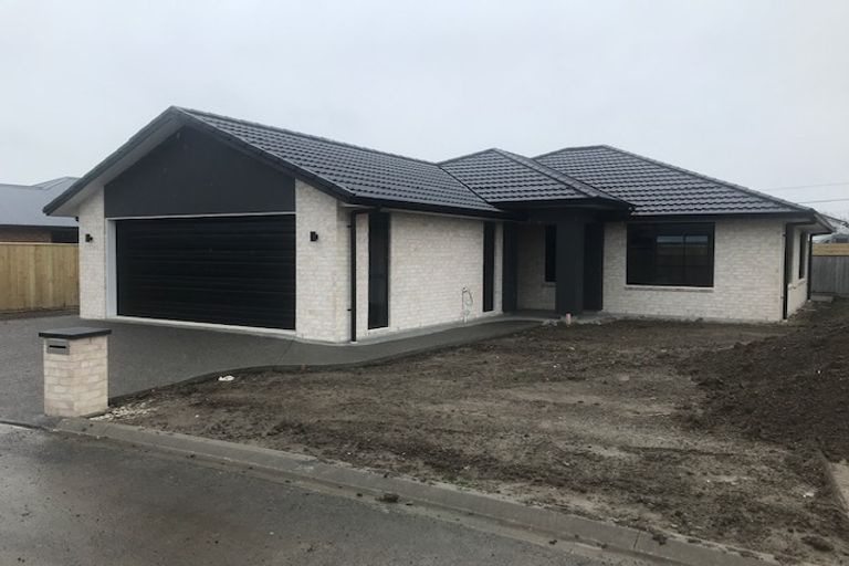 Photo of property in 1 Devon Lane, Carterton, 5713