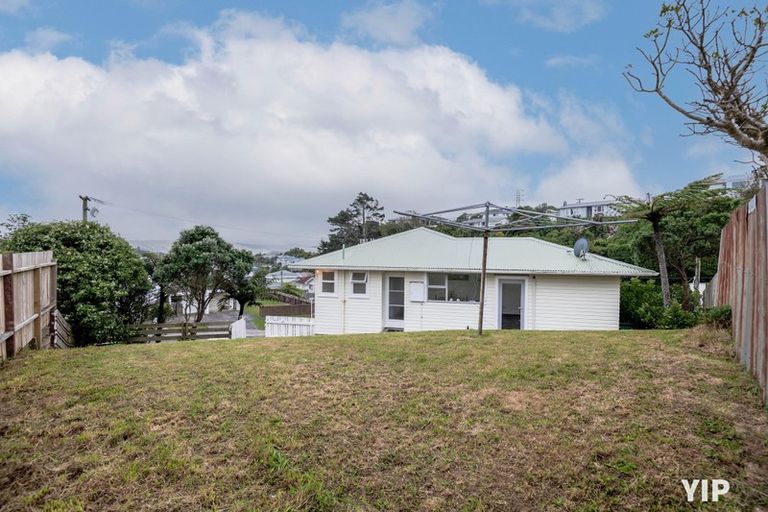 Photo of property in 1b Link Road, Newlands, Wellington, 6037