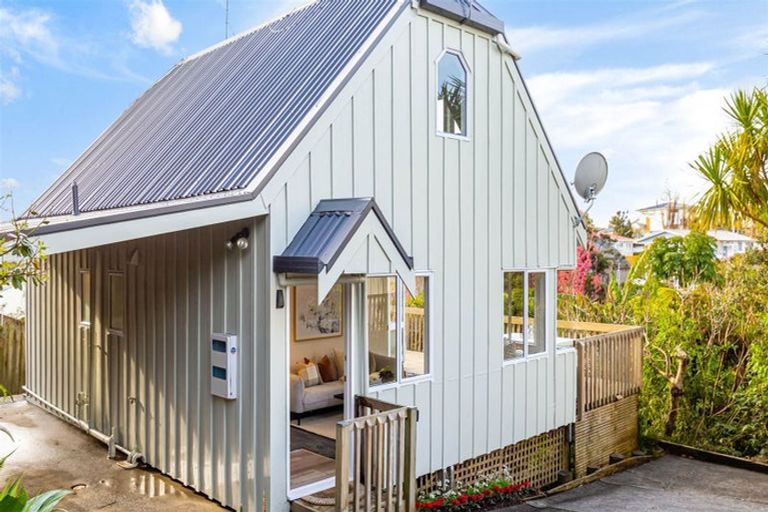 Photo of property in 1/51 Aeroview Drive, Beach Haven, Auckland, 0626