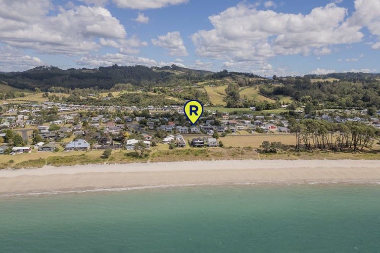 Photo of property in 42 Banks Street, Cooks Beach, Whitianga, 3591