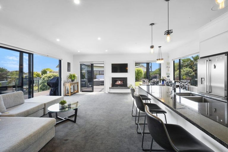 Photo of property in 438 Mangorei Road, Highlands Park, New Plymouth, 4312