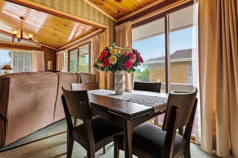 Photo of property in 5 Hillcrest Place, Avonhead, Christchurch, 8042