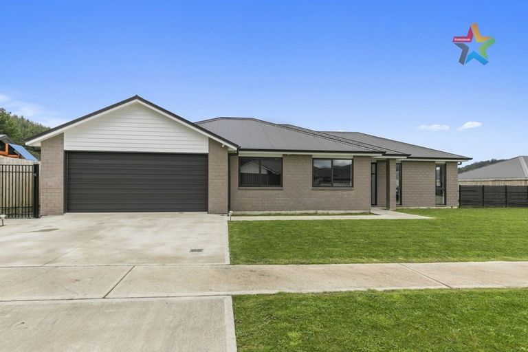 Photo of property in 10 Jack Vaughan Grove, Wainuiomata, Lower Hutt, 5014