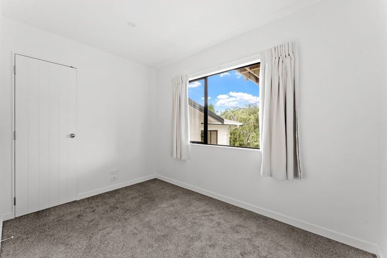 Photo of property in 52a D'oyly Drive, Stanmore Bay, Whangaparaoa, 0932