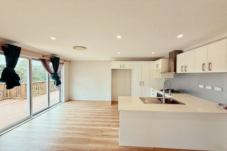 Photo of property in 13 Western Court, Sunnyvale, Auckland, 0612