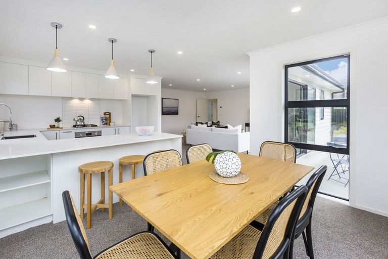 Photo of property in 8 Passchendaele Grove, Trentham, Upper Hutt, 5018