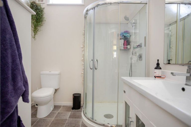 Photo of property in 28 Fox Street, Woodville, 4920