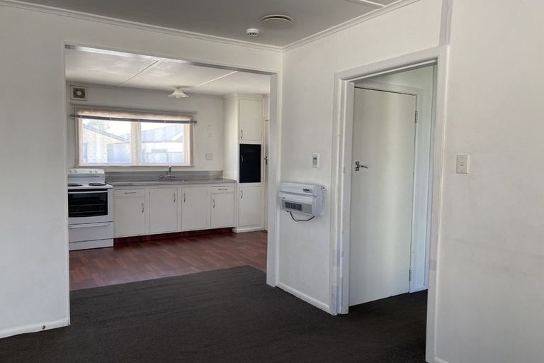 Photo of property in 27 Collins Road, Melville, Hamilton, 3206