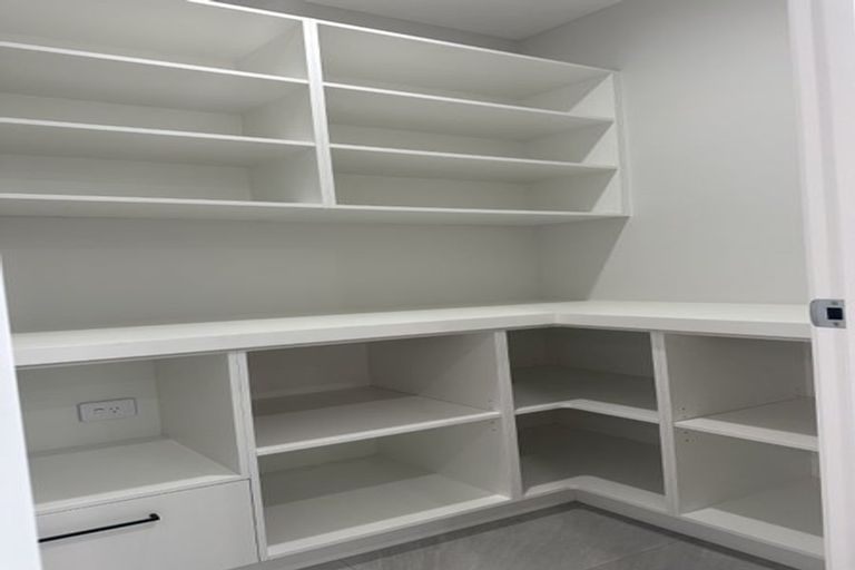 Photo of property in 5 Cassin Place, Taradale, 4112