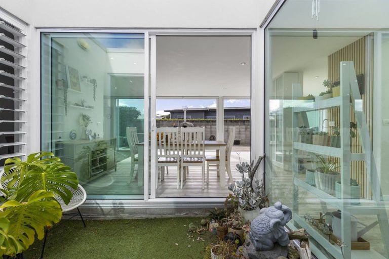 Photo of property in 15 Magnolia Rise, Waipahihi, Taupo, 3330