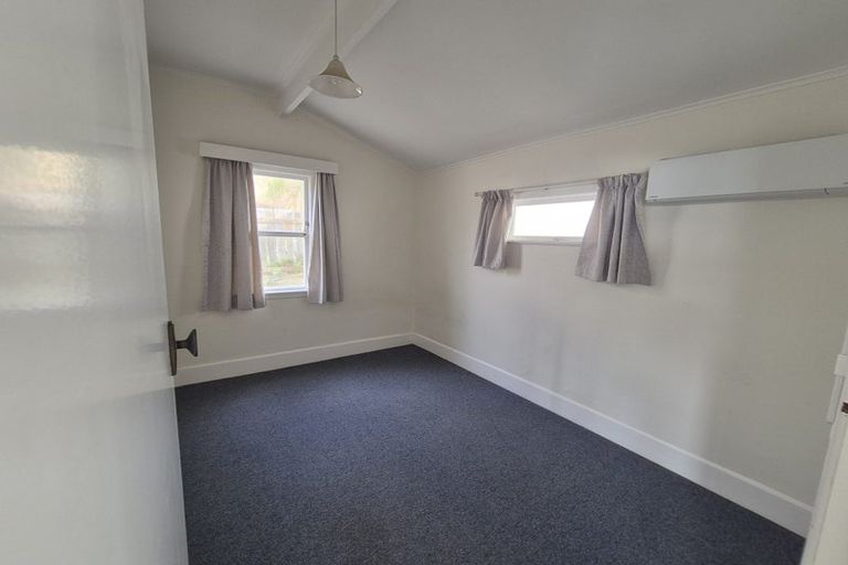 Photo of property in 68 Evans Bay Parade, Roseneath, Wellington, 6021