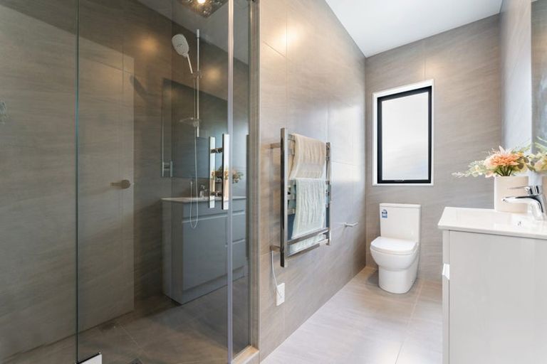 Photo of property in 14a River Road, Te Atatu Peninsula, Auckland, 0610