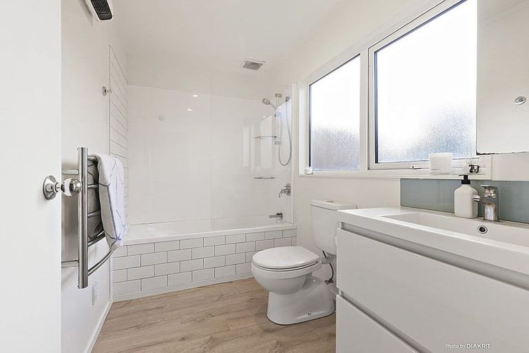 Photo of property in 6 Rua Street, Lyall Bay, Wellington, 6022