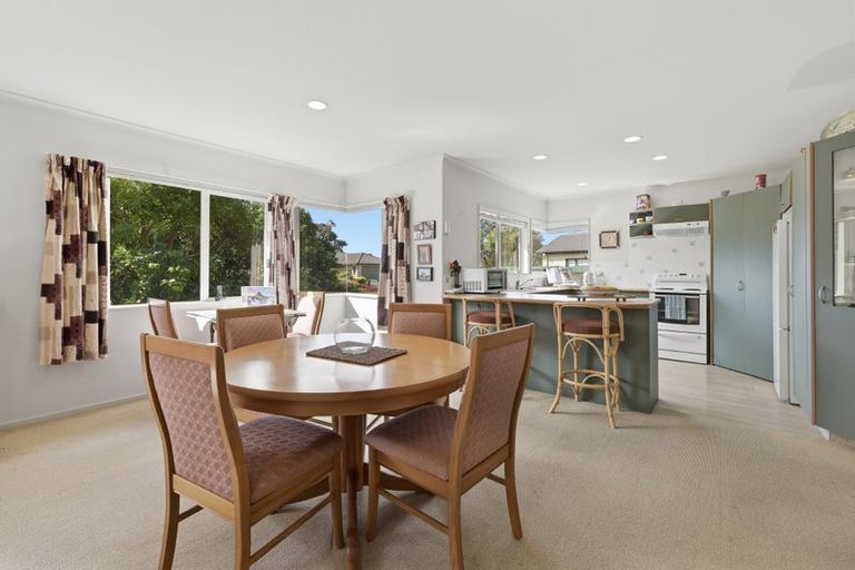 Photo of property in 10 Evansbel Place, Papamoa Beach, Papamoa, 3118