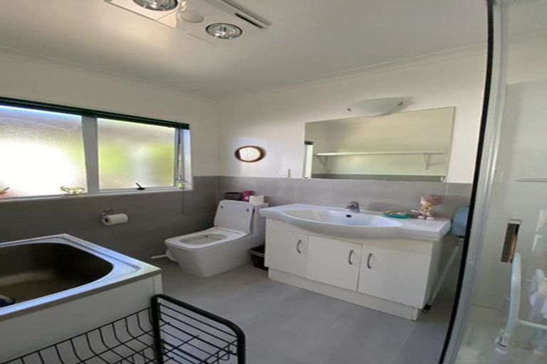 Photo of property in 1/269 Great North Road, Henderson, Auckland, 0612