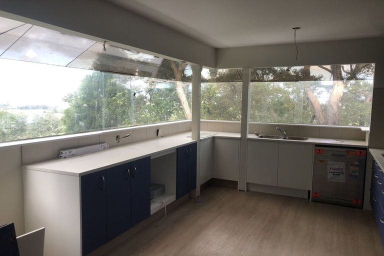 Photo of property in 30 Darcy Place, Massey, Auckland, 0614