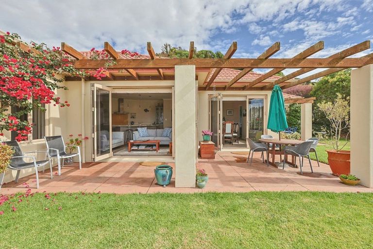 Photo of property in 122 Kent Terrace, Taradale, Napier, 4112