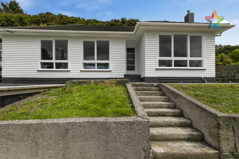 Photo of property in 165 Wellington Road, Wainuiomata, Lower Hutt, 5014