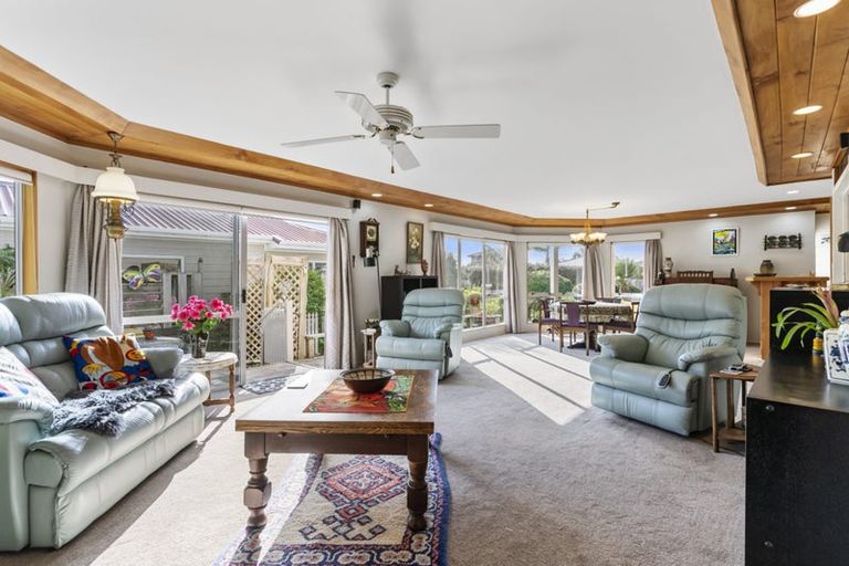 Photo of property in 6 Lillian Place, Orewa, 0931
