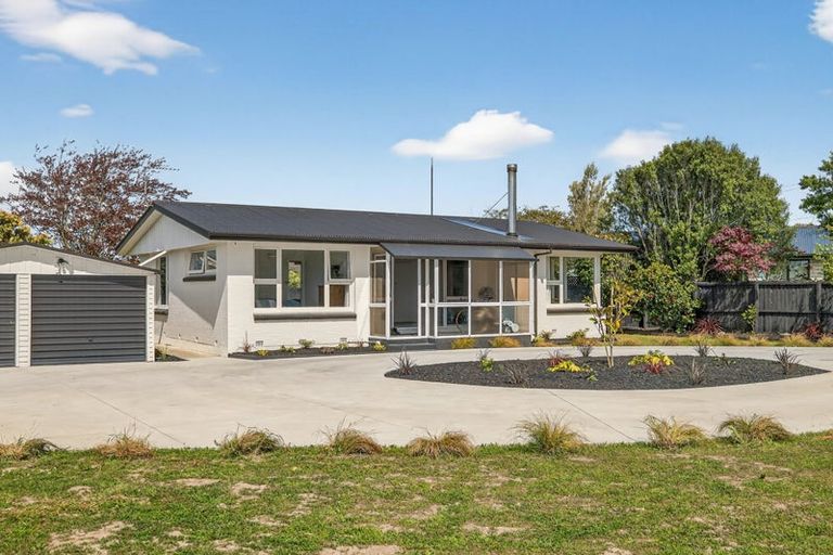 Photo of property in 100 Avondale Road, Avondale, Christchurch, 8061